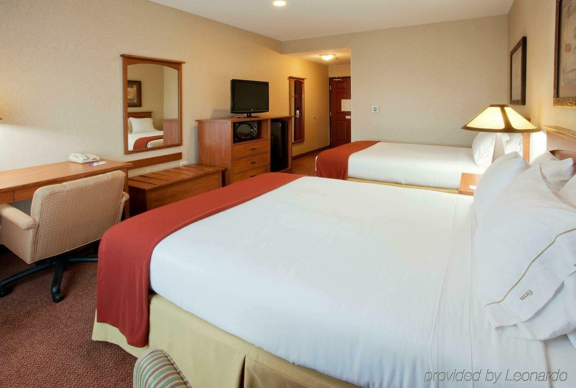 Holiday Inn Express Hotel & Suites Manteca, An Ihg Hotel Exterior photo
